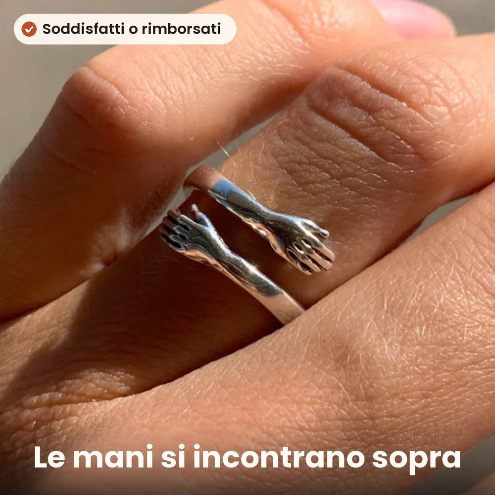 Due mani intorno al dito